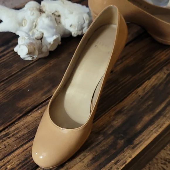 Stuart Weitzman Hummus Aniline Patent Leather Pumps Rounded Toe - Picture 3 of 15